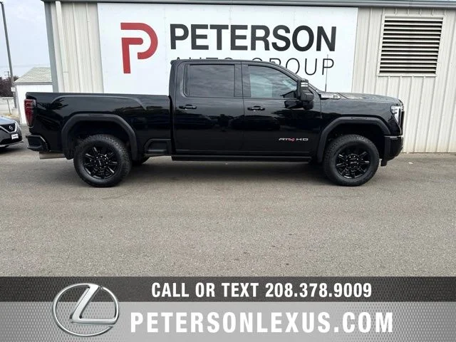 Used 2025  GMC AT4 Premium Plus image 3