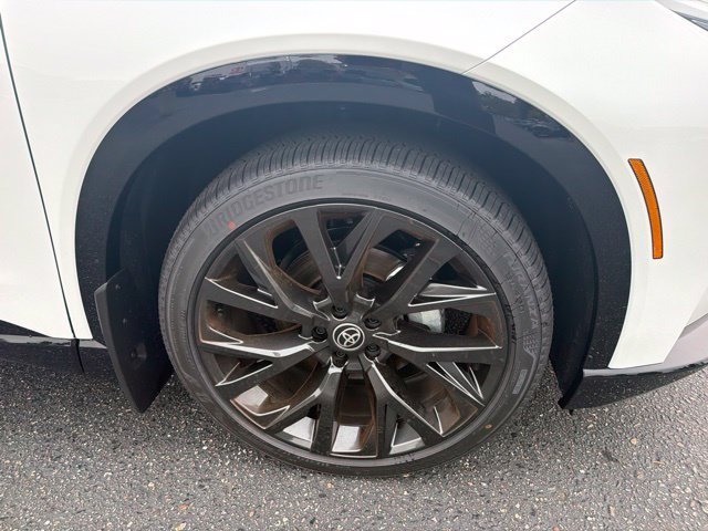 New 2026 Oxygen White with Black roof <sup>1</sup> Toyota  Limited image 4