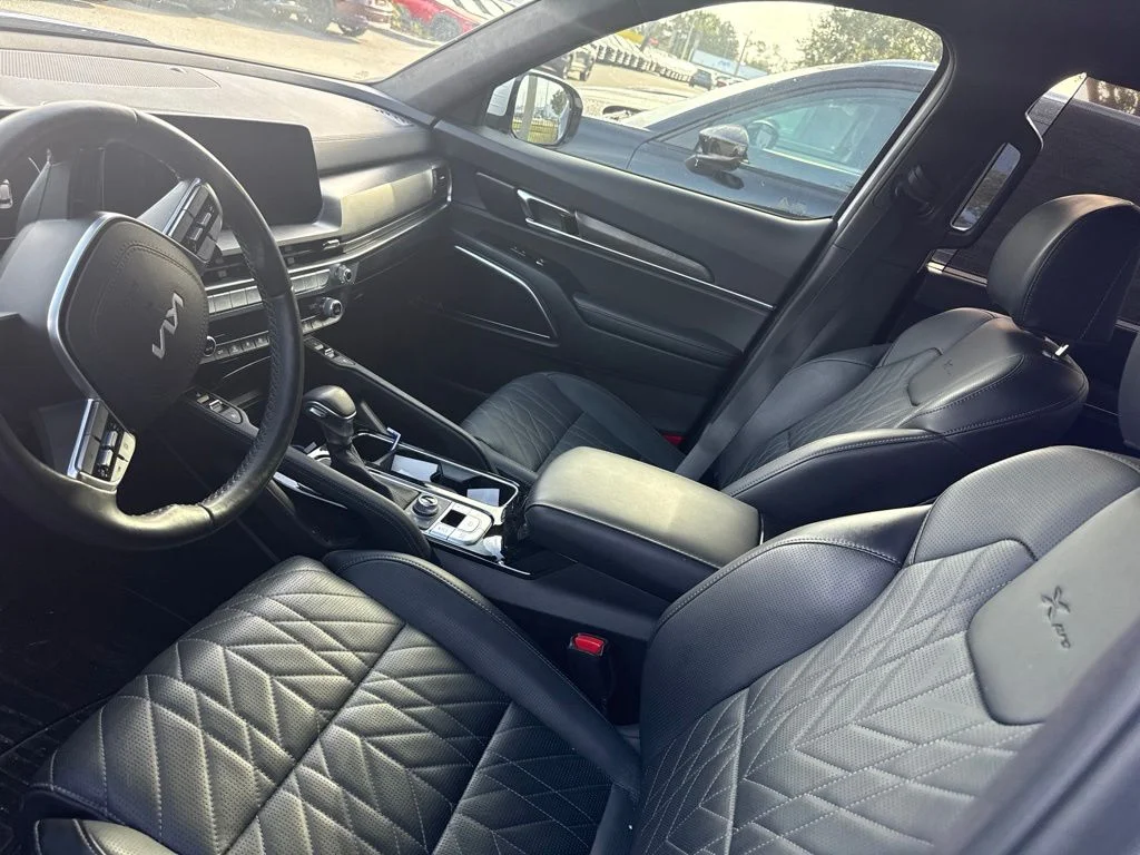 Used 2025 White Kia SX-Prestige X-Pro image 3