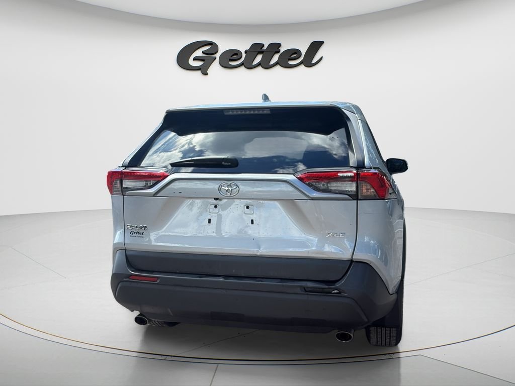 2025 Toyota RAV4 XLE - Photo 6