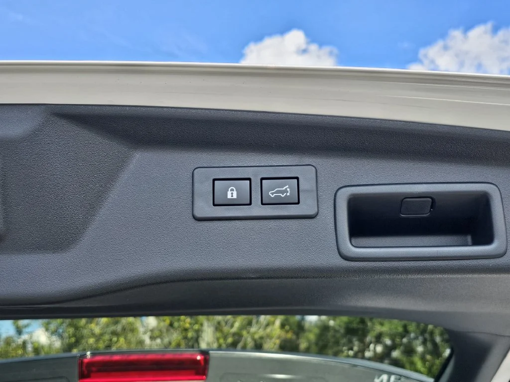 New 2026 CRYSTAL WHITE PEARL Subaru Touring image 10