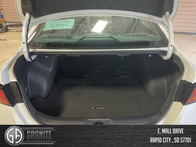 2025 Nissan Altima SL - Photo 11