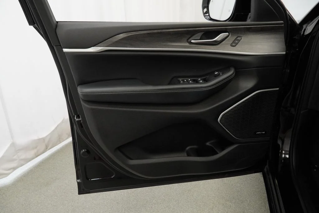 Used 2023 Black Jeep Limited image 43