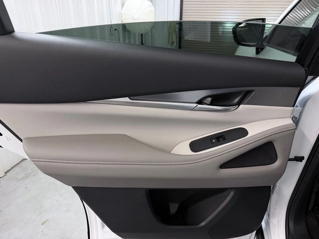 New 2027 RADIANT WHITE INFINITI Luxe AWD image 32