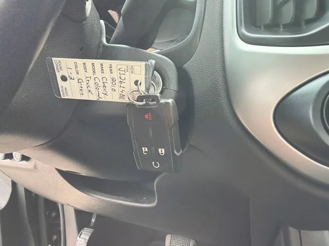 Used 2018 Deepwood Green Metallic Chevrolet 4WD LT image 31
