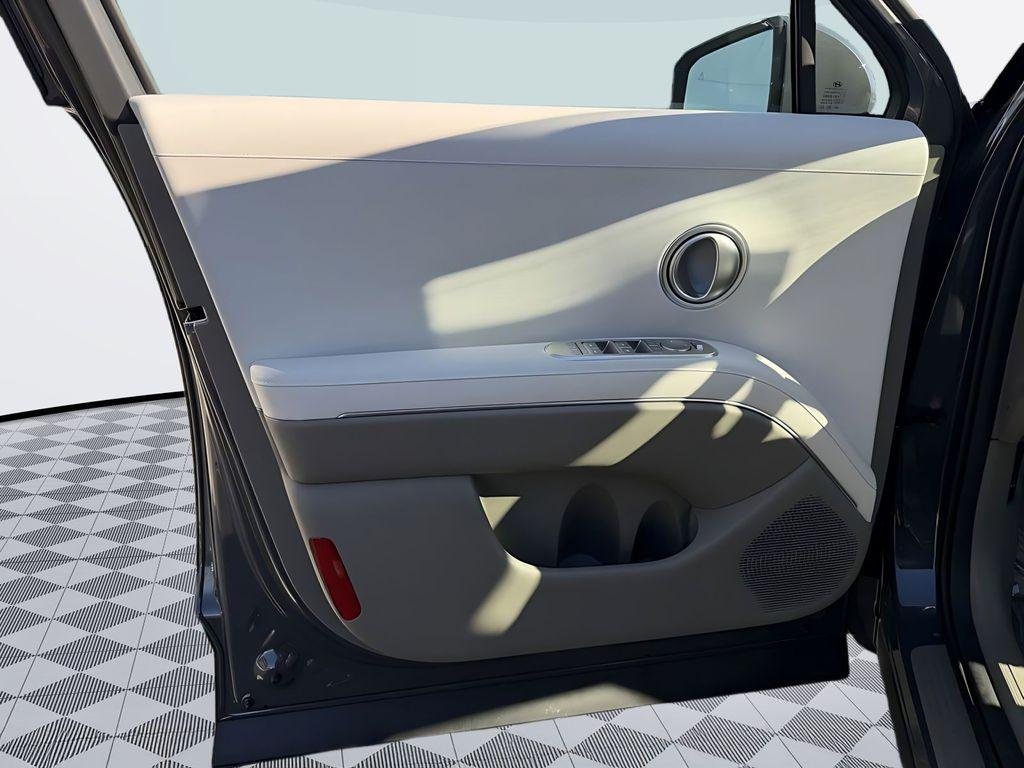 New 2026 Gray Hyundai SEL 7P image 11