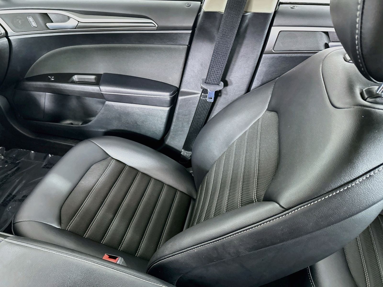 Used 2017 Magnetic Ford SE image 23