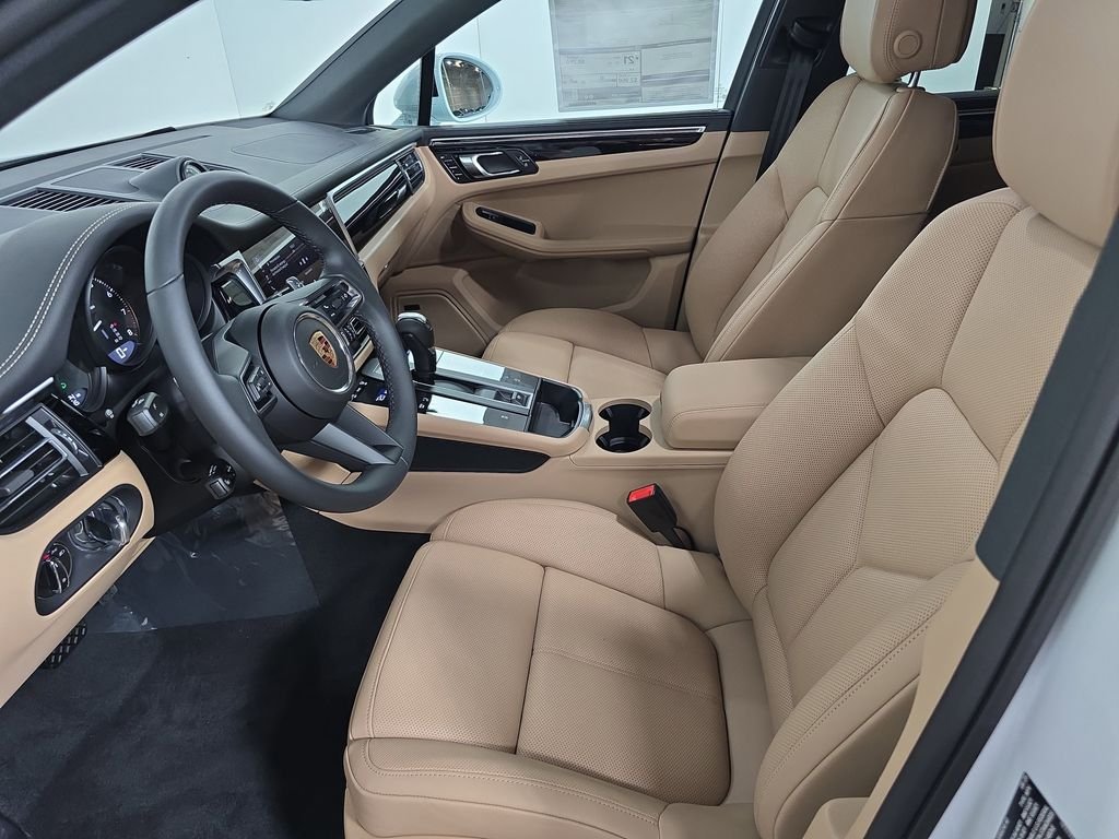 2026 Porsche Macan T - Photo 5