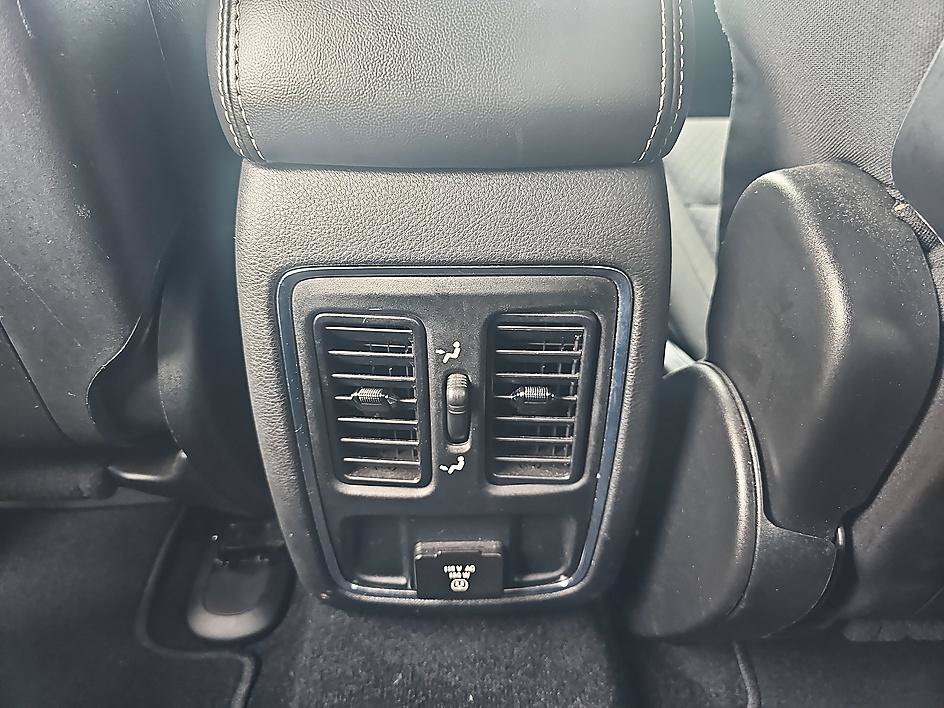 Used 2021 Diamond Black Crystal Pearlcoat Jeep Freedom image 26