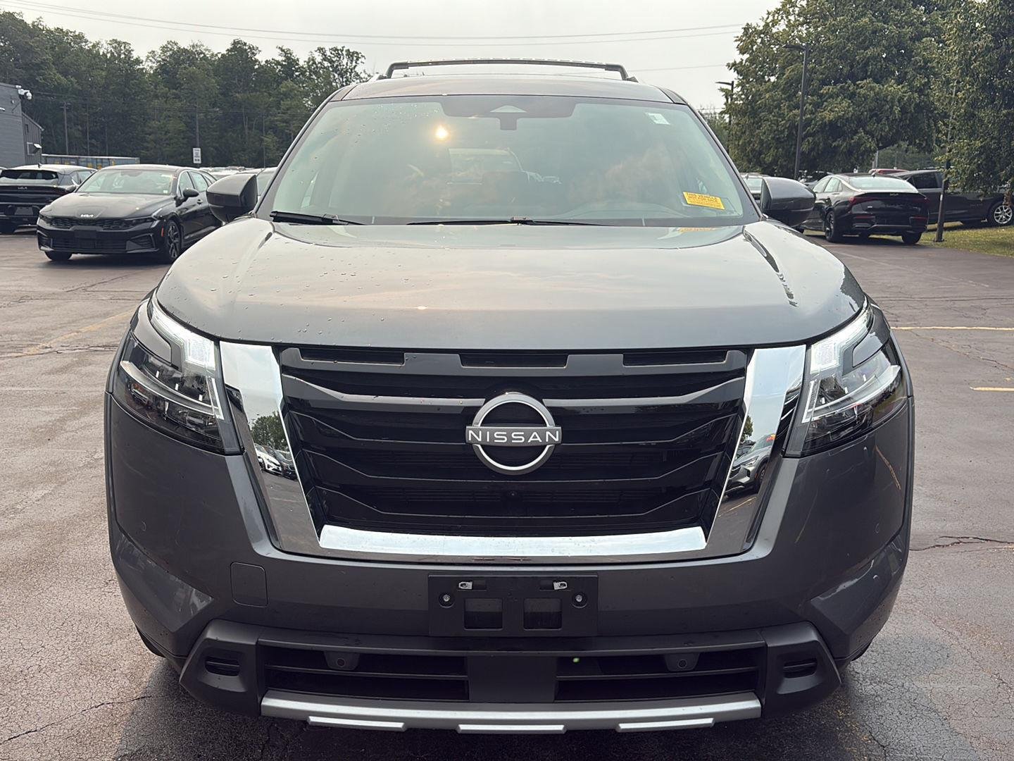 Used 2024 Gun Metallic Nissan SL image 7