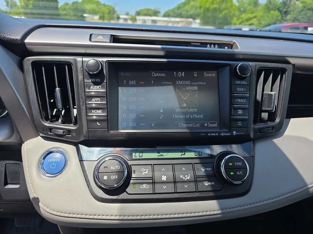 Used 2018 Galactic Aqua Mica Toyota XLE image 9