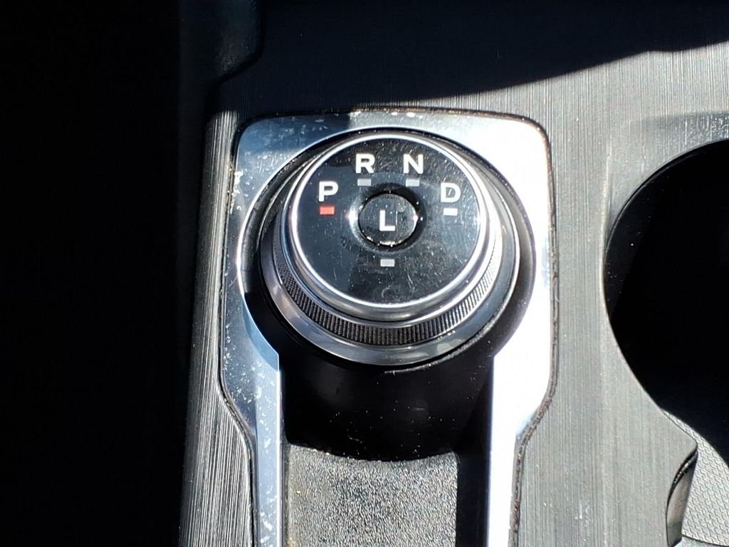 Used 2020 Black Metallic Ford SE image 11