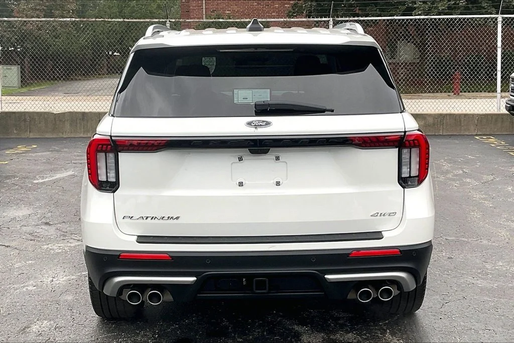 Certified Used 2025 White Metallic Ford Platinum image 3
