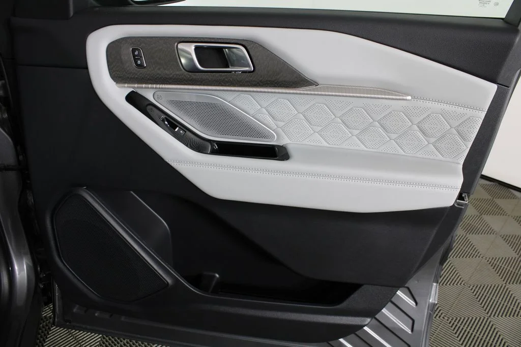 2026 Ford Explorer Platinum - Photo 10