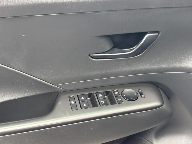 2025 Hyundai Kona SEL - Photo 16