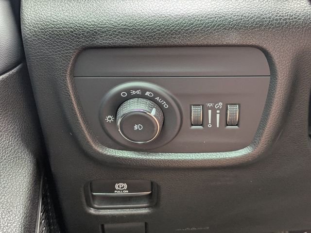 Used 2022 Black Jeep Limited image 27