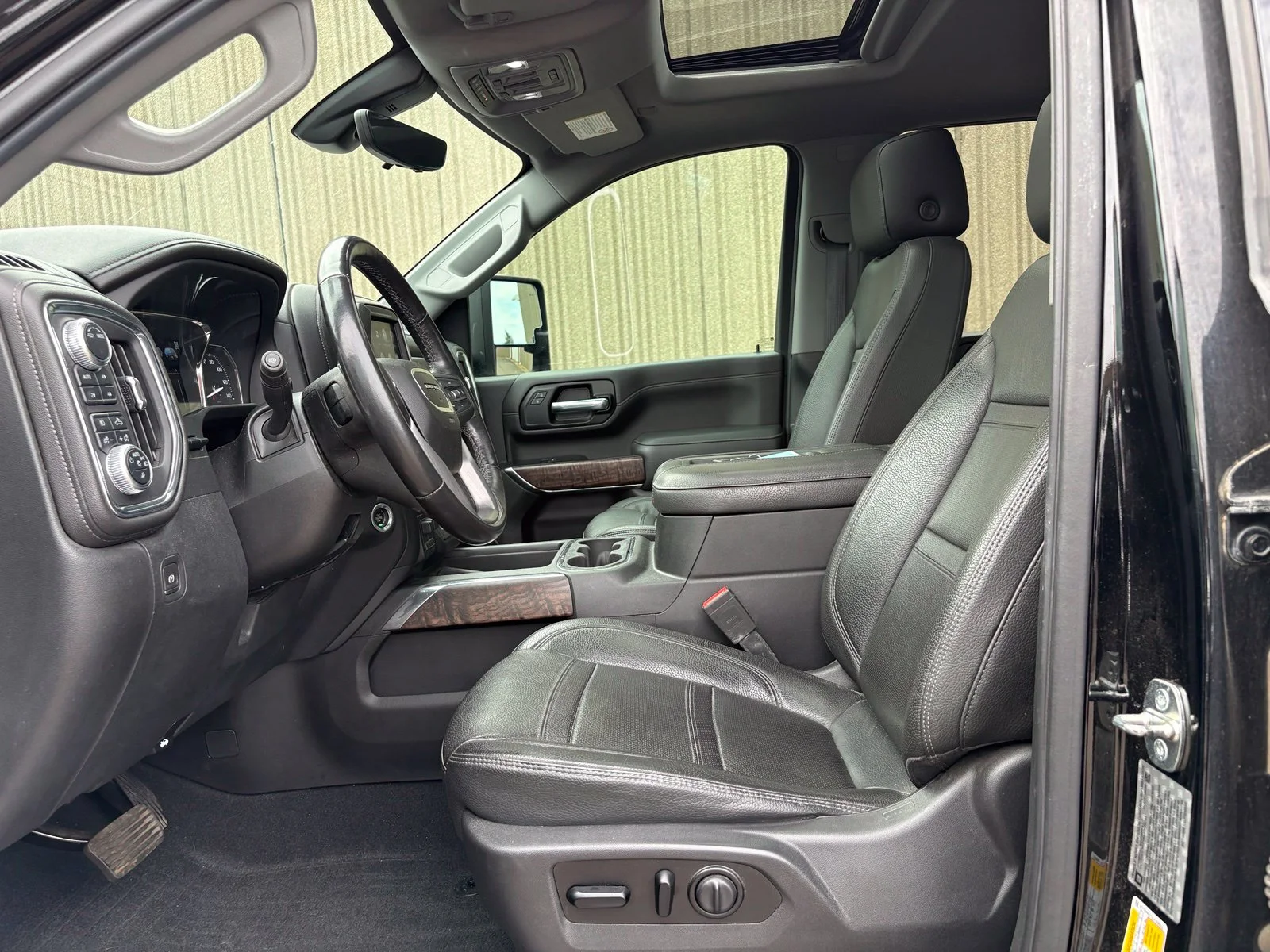 Used 2020 Black GMC Denali image 10