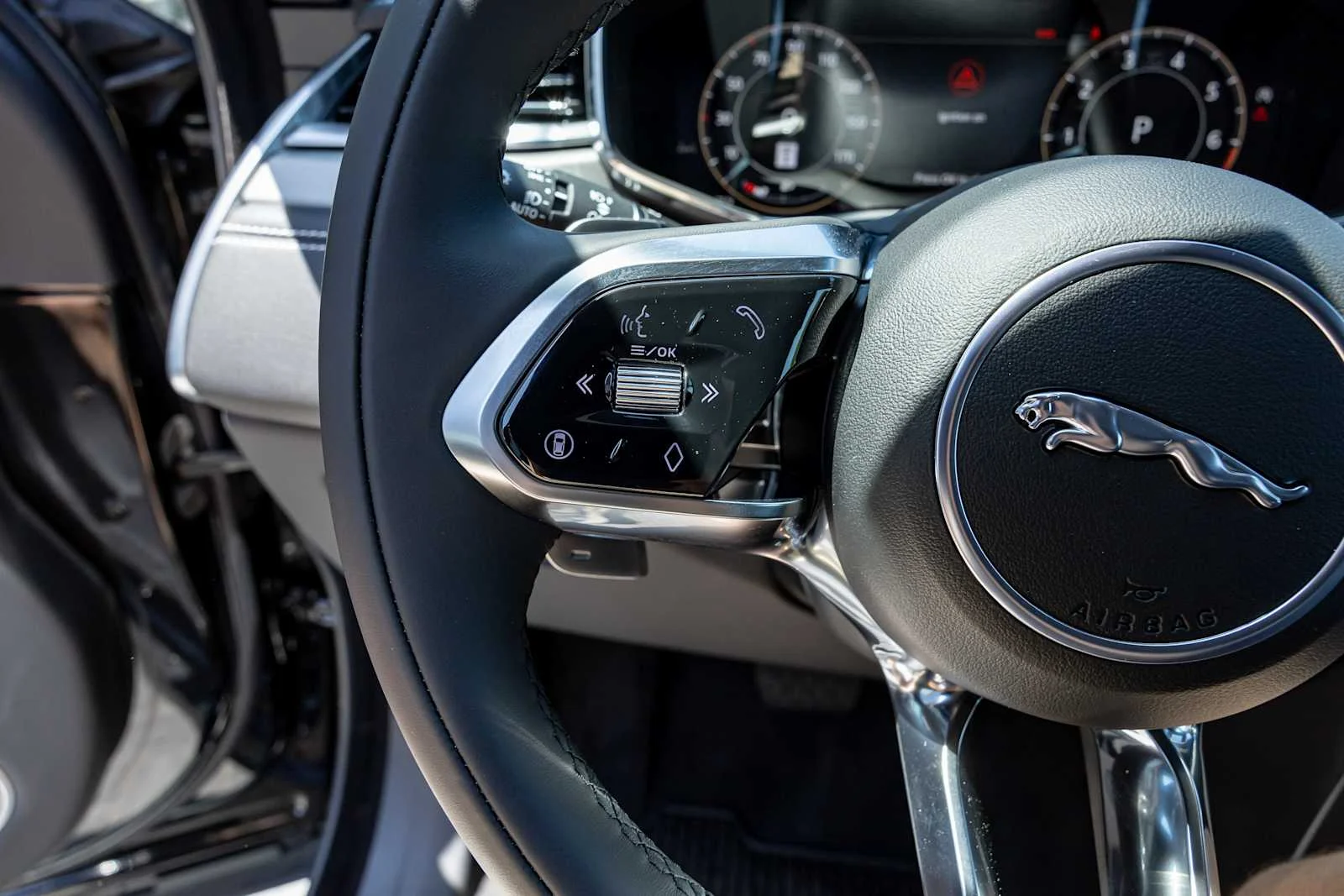 2026 Jaguar F-Pace R-Dynamic S - Photo 15