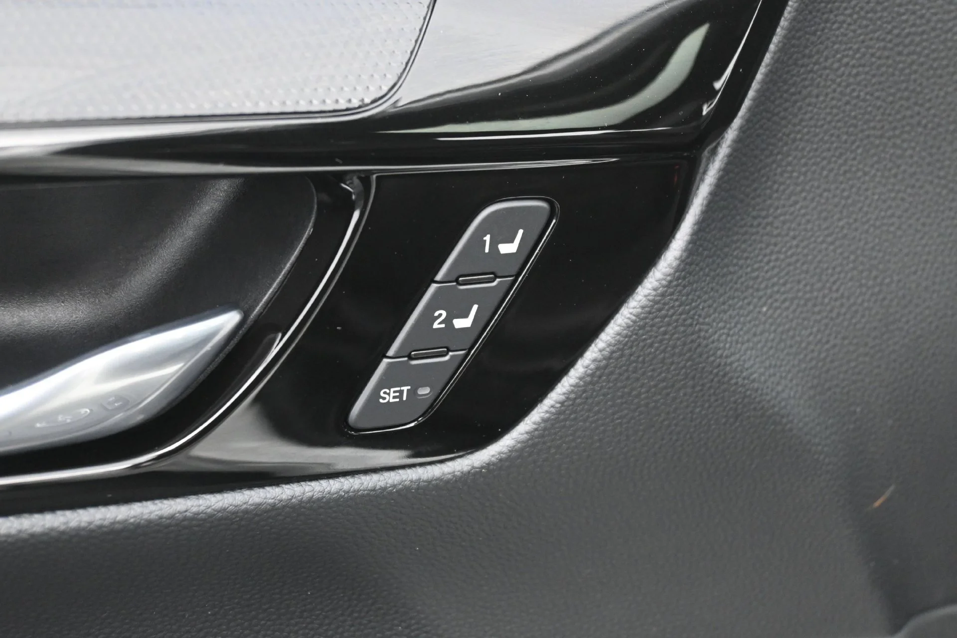 Used 2024  Honda 5D WAGON HYBRID SPORT TOURING AWD image 24