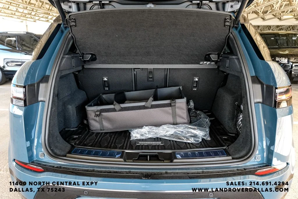 New 2026 Tribeca Blue Metallic Land Rover Hoxton Edition image 49