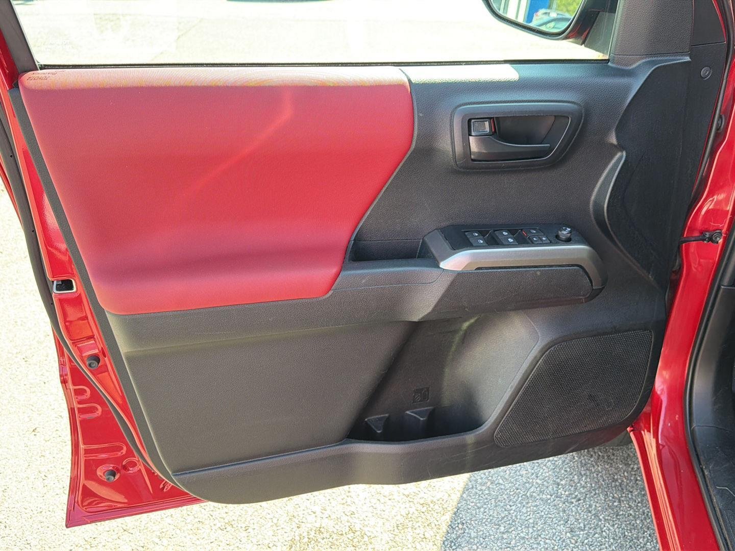 Used 2023 RED Toyota SR5 image 16