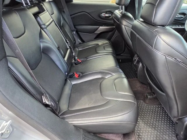 Used 2019 Silver Jeep Latitude Plus image 15