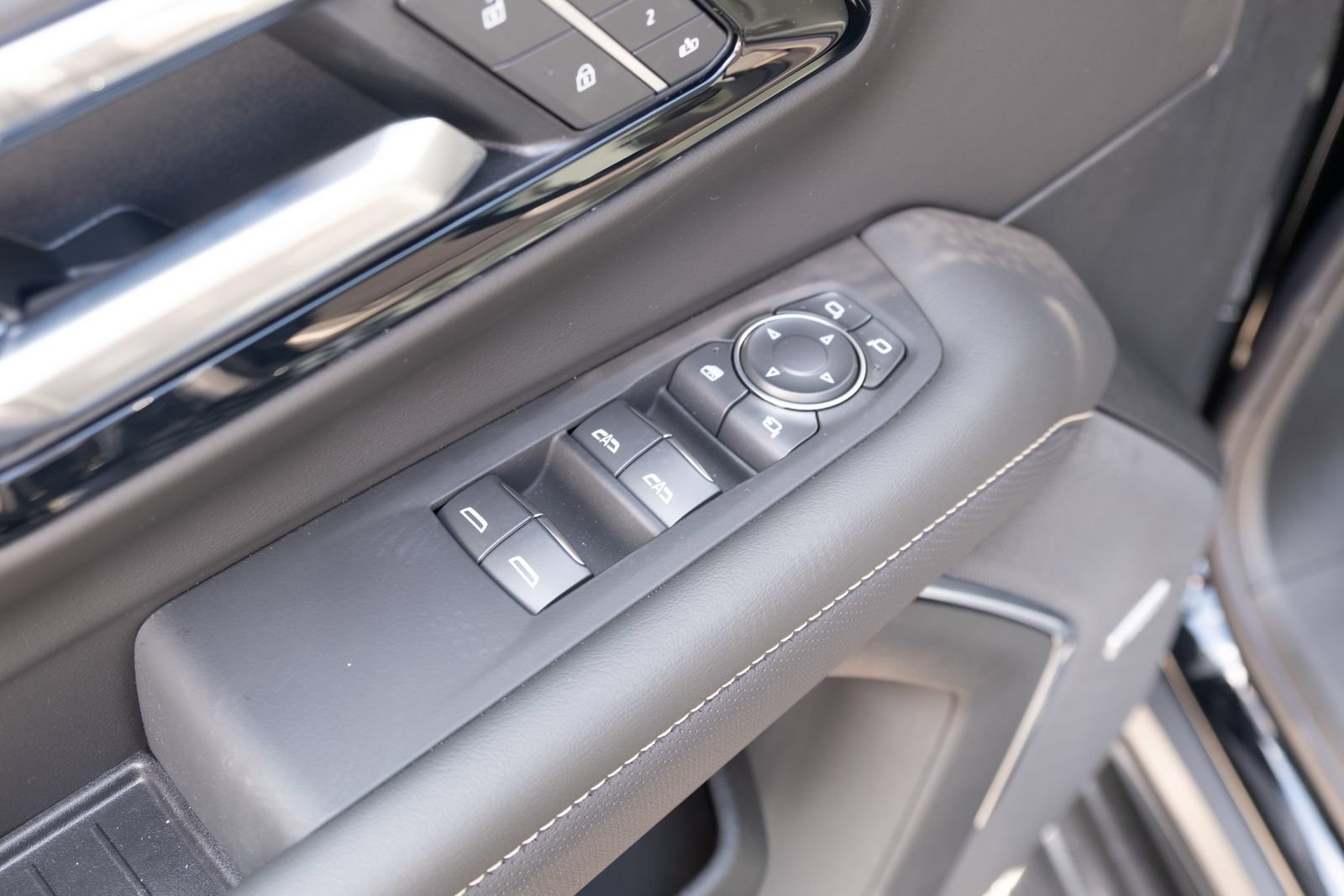 2026 Chevrolet Suburban Premier - Photo 15
