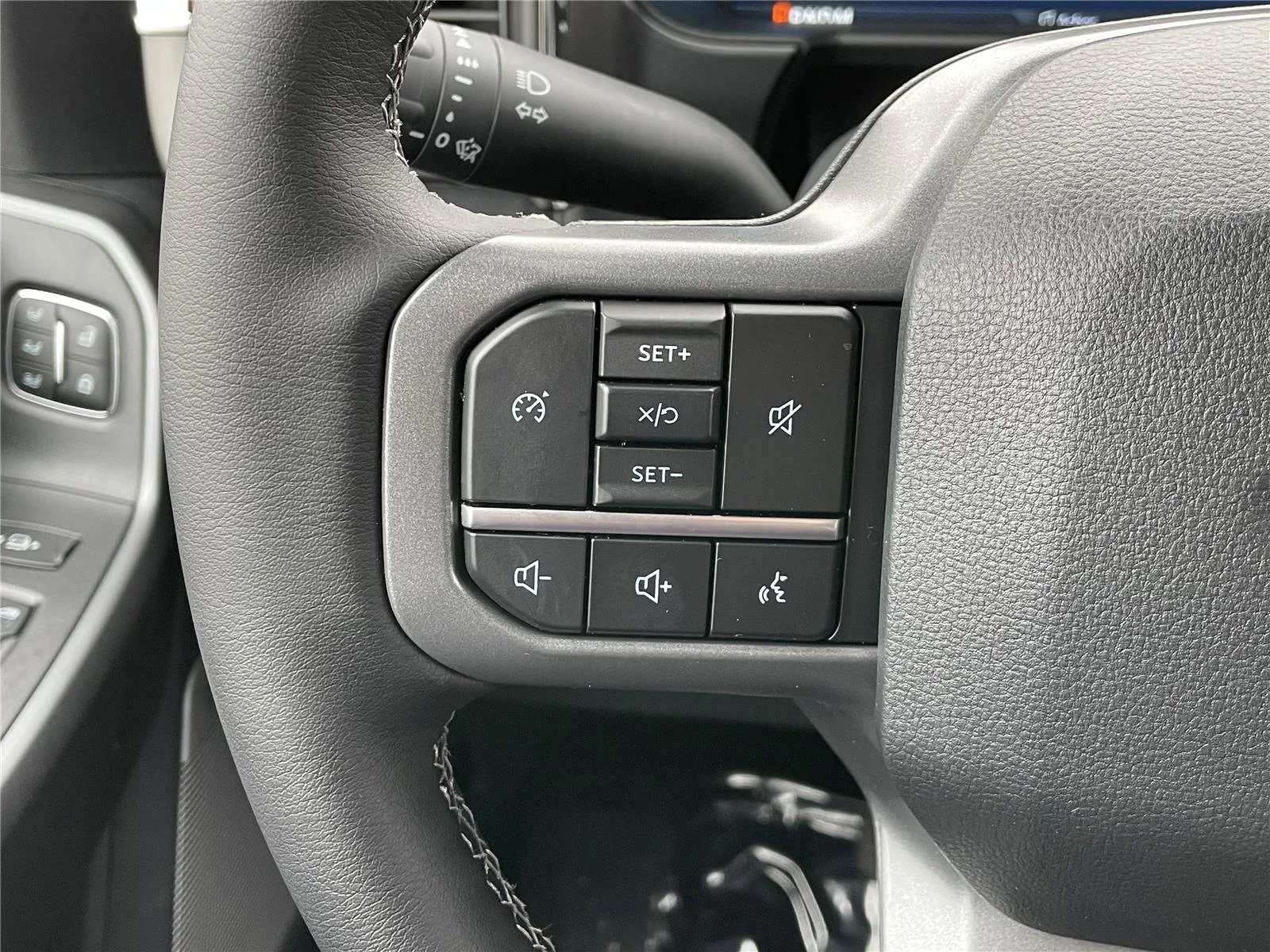 New 2026 Oxford White Ford LARIAT image 18