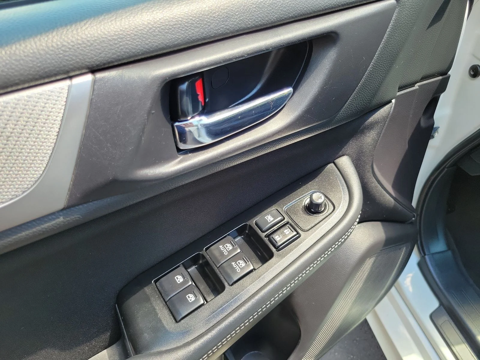 Used 2018 Crystal White Pearl Subaru 2.5i image 8