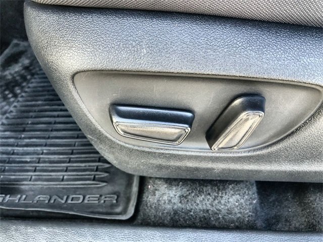 2024 Toyota Highlander LE photo 4