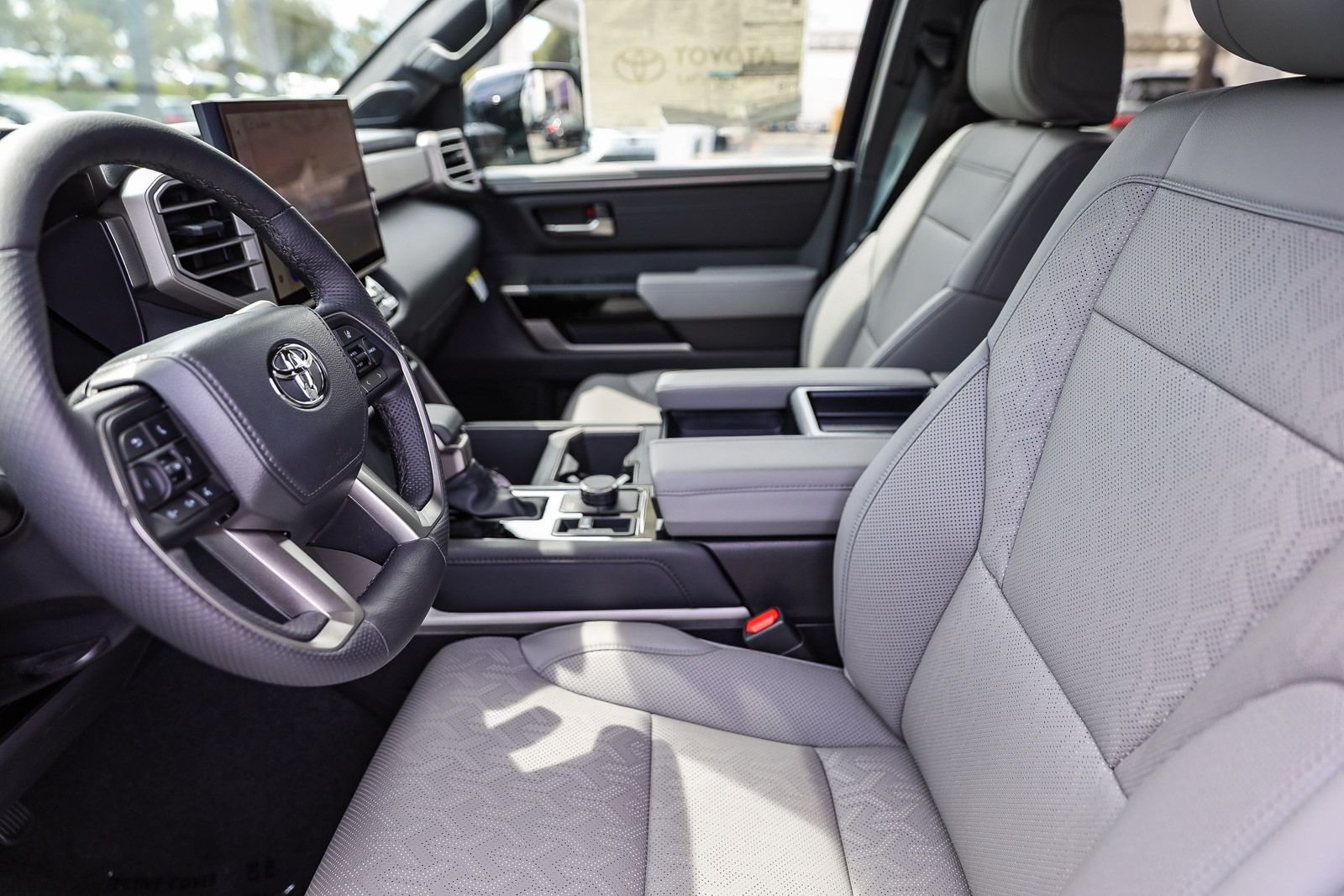 2025 Toyota Tundra Limited - Photo 18