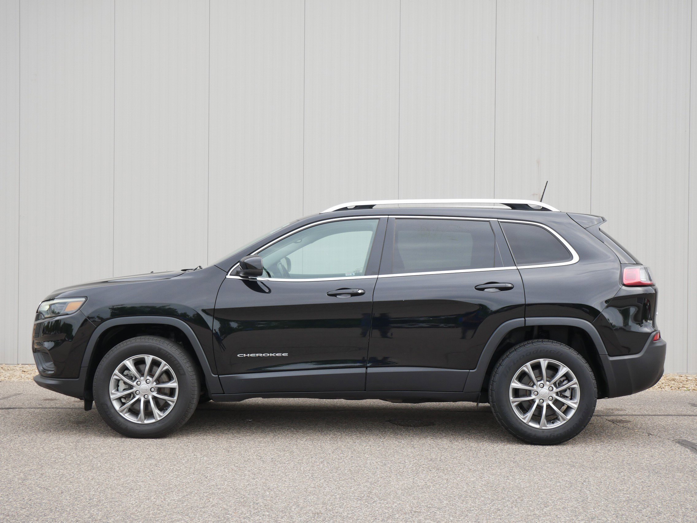 Used 2021 Jeep Cherokee Latitude Plus with VIN 1C4PJMLB2MD165823 for sale in Hastings, Minnesota