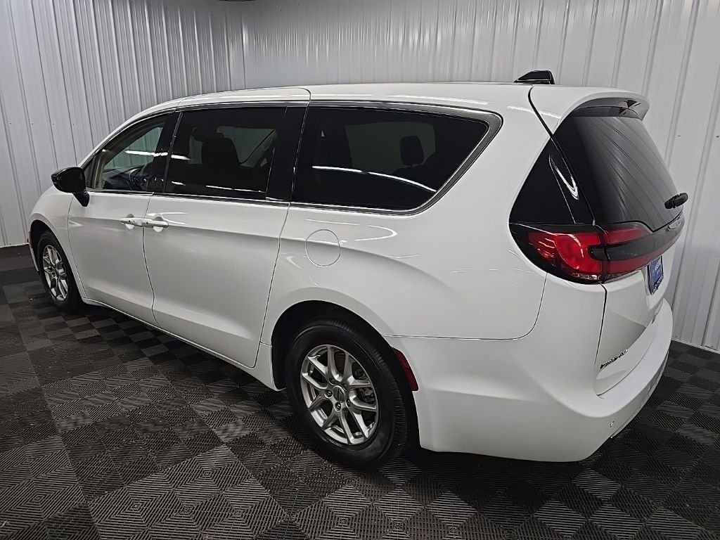 Used 2024 White Chrysler Touring L image 9