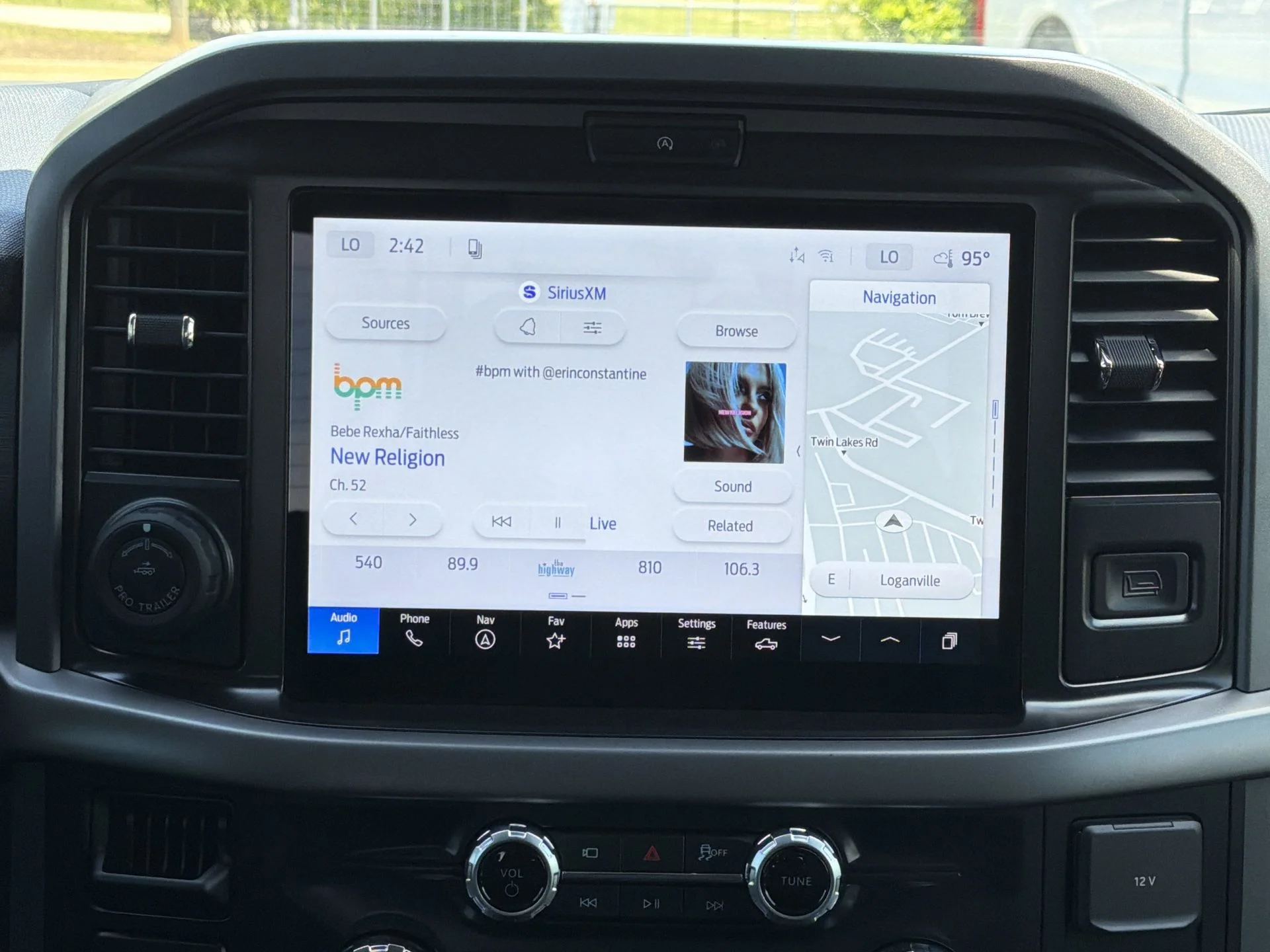 New 2026 Oxford White Ford XLT image 3