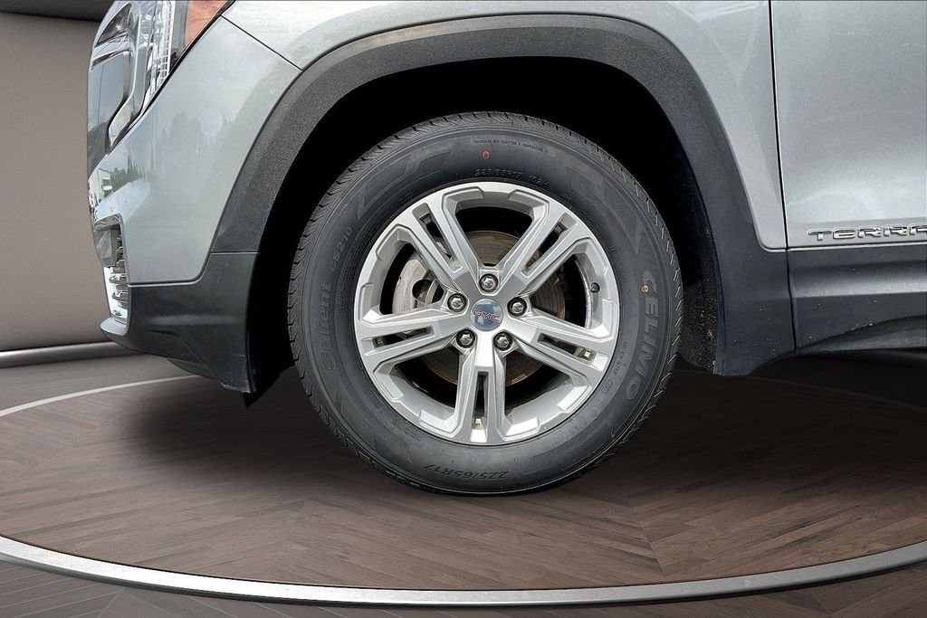Used 2024 Silver GMC SLE image 37