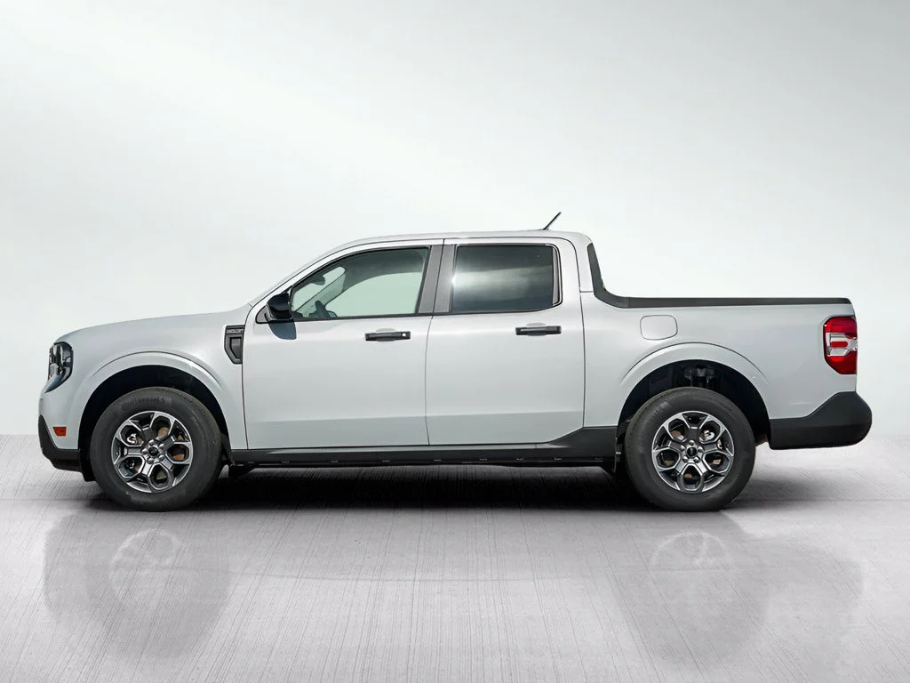 New 2026 Space White Metallic Ford XLT image 3