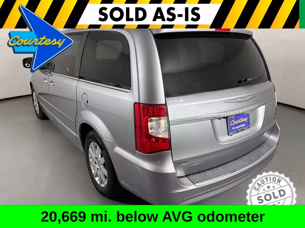 Used 2014 Silver Chrysler Touring image 6