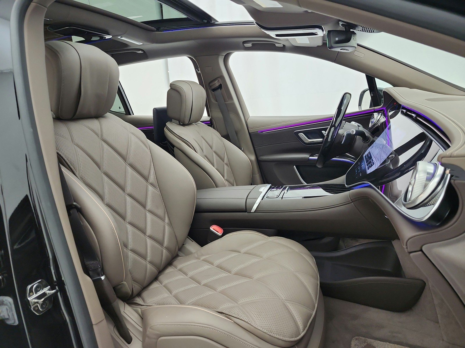 Certified Used 2024 Obsidian Black/Cirrus Silver Mercedes-Benz Maybach EQS 680 4MATIC® SUV image 19