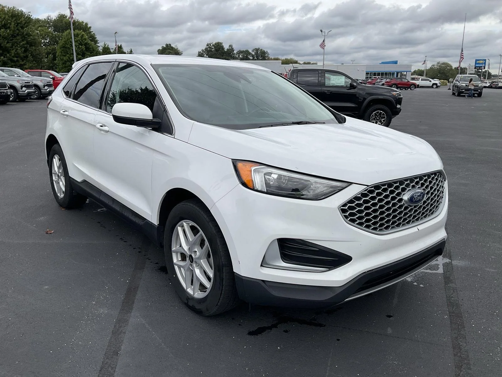 Used 2024 WHITE Ford SEL image 3