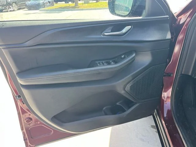 Used 2025 Red Jeep Altitude X image 11