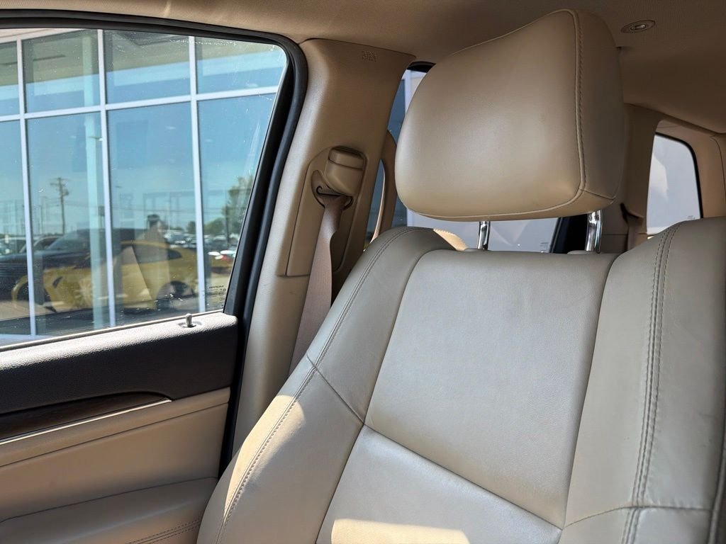 Used 2018 Blue Jeep Limited image 23