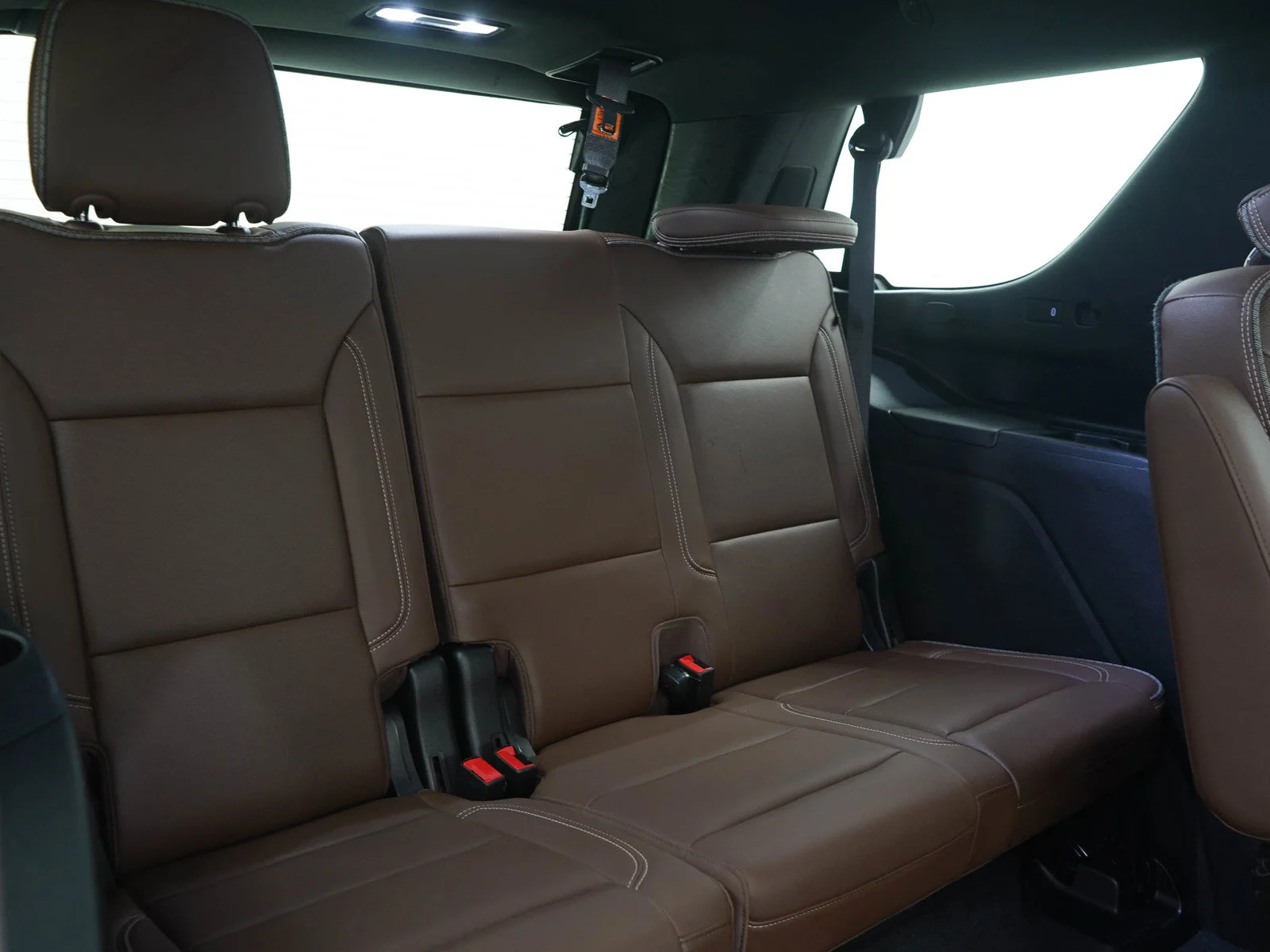 Used 2021 IRIDESCENT PEARL TRICOAT Chevrolet High Country image 12