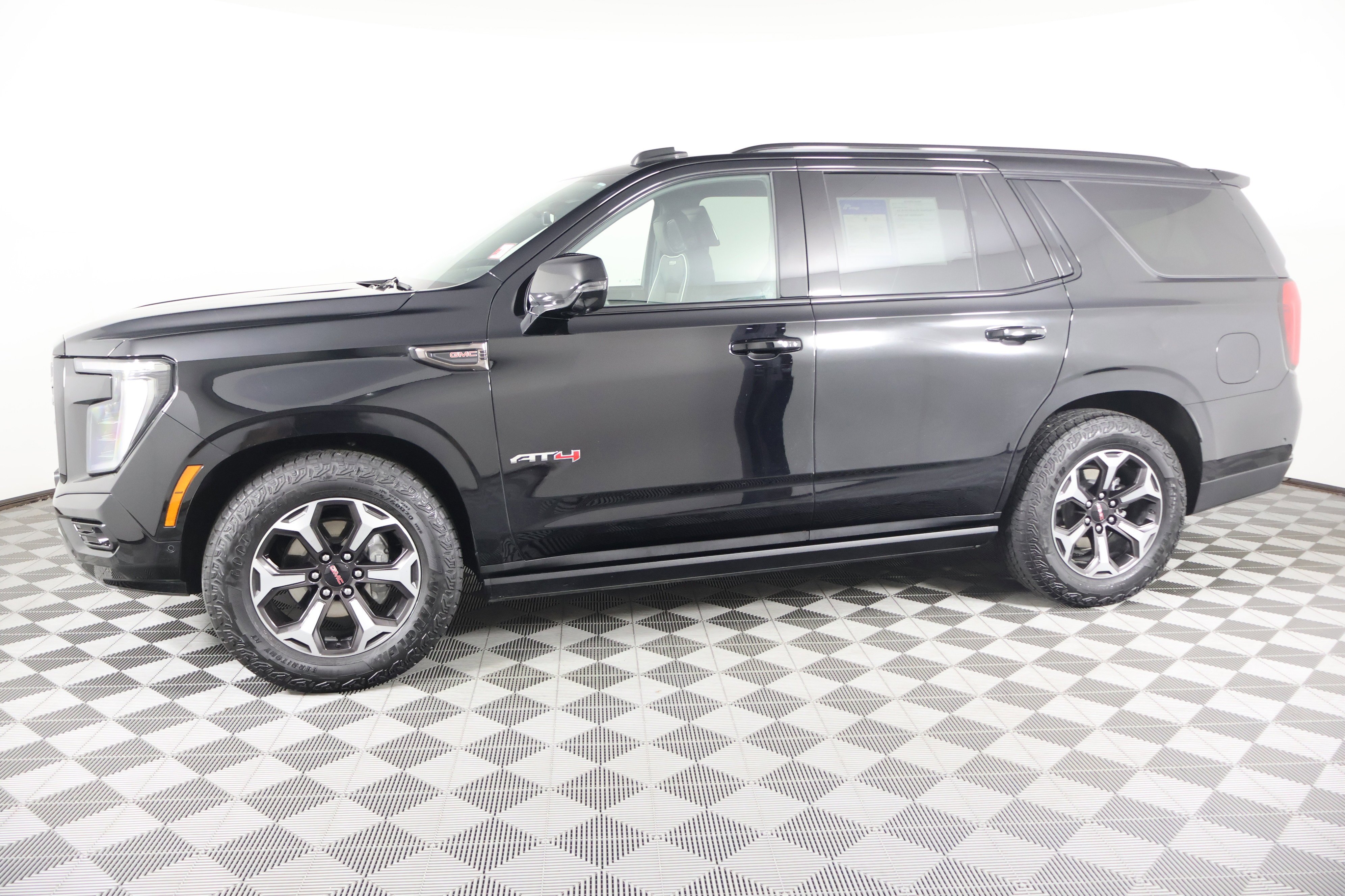 2025 GMC Yukon AT4 Ultimate - Photo 9