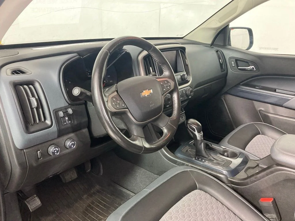 Used 2022 Black Chevrolet Z71 image 14