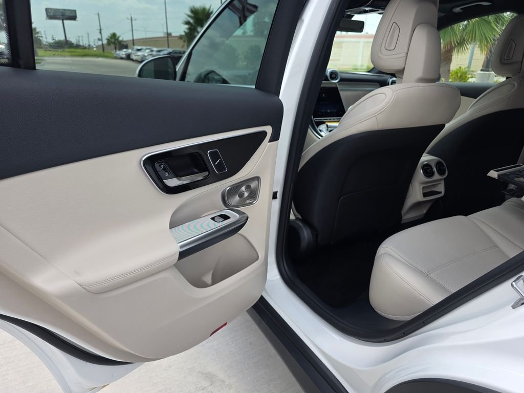 New 2026 Polar White Mercedes-Benz GLC 300 image 14