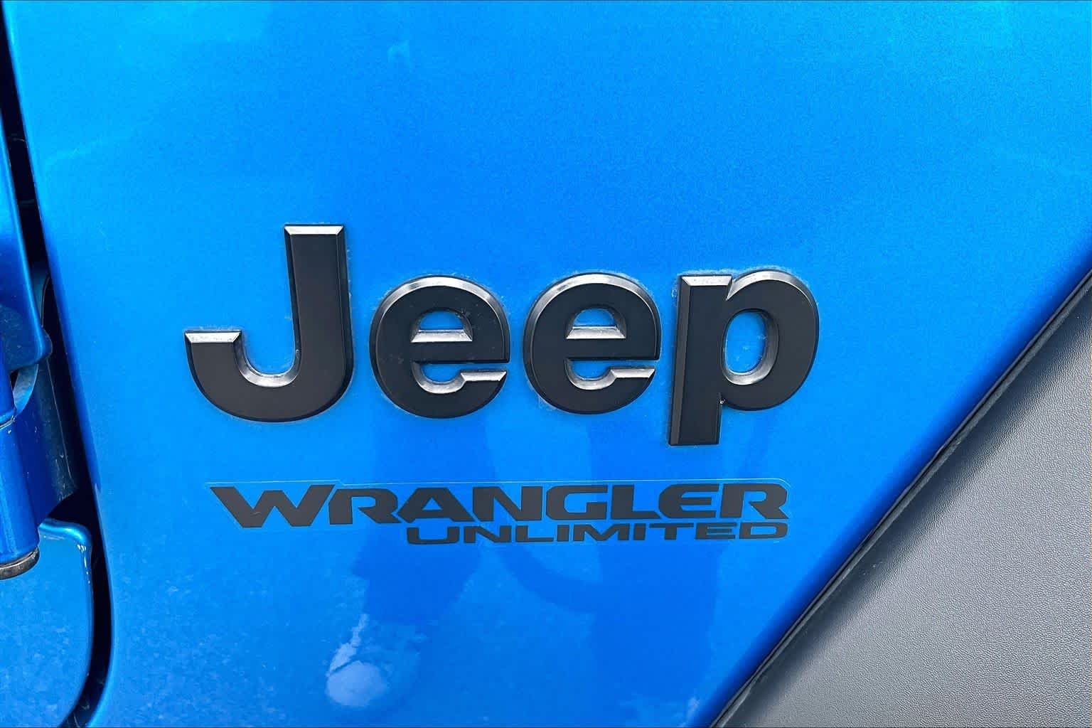 Used 2022 Hydro Blue Pearlcoat Jeep Unlimited High Tide image 9