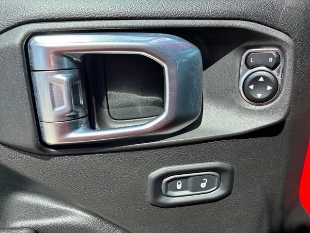 Used 2023 Red Jeep Sport S image 16