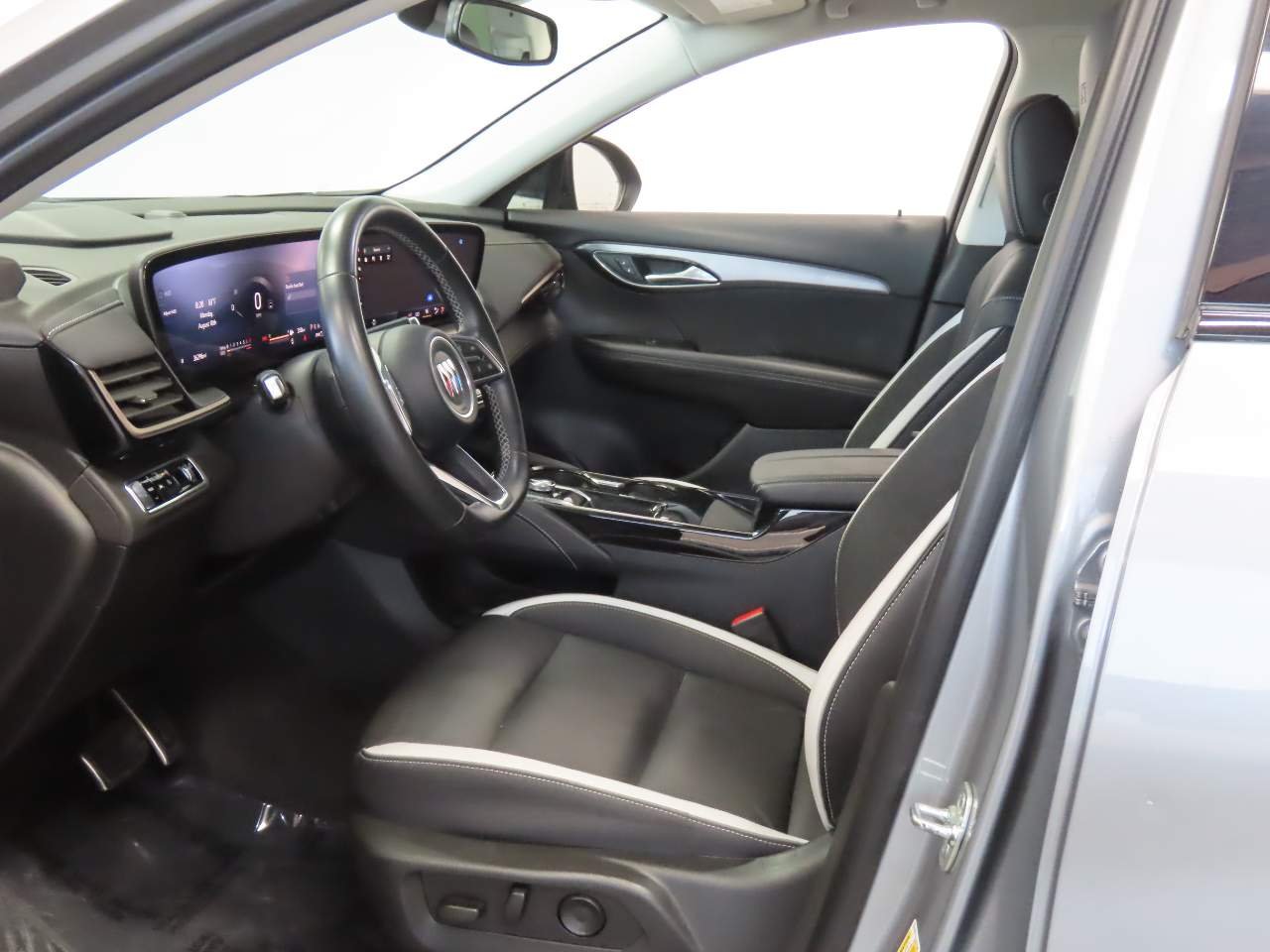 Used 2025 Moonstone Gray Metallic Buick Sport Touring image 15