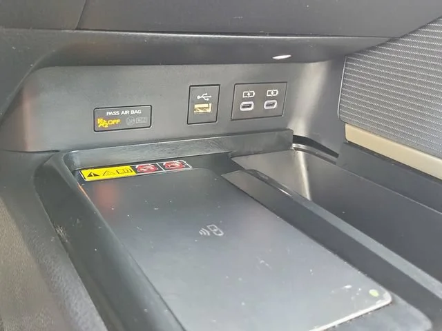 2025 Toyota Camry LE - Photo 33