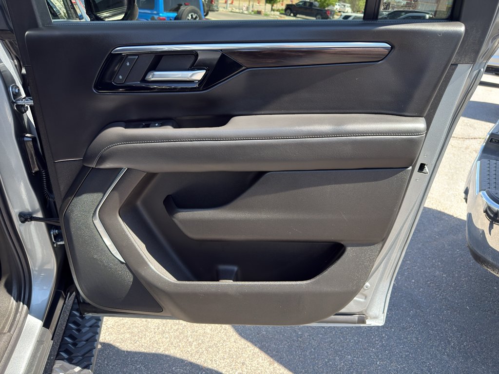 Used 2025 Gray Chevrolet Z71 image 10